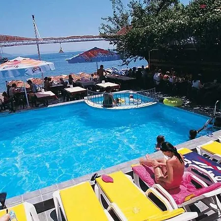 Oz-can Hotel 2*
