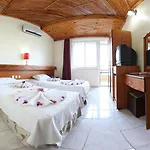 Oz-can Hotel 2*